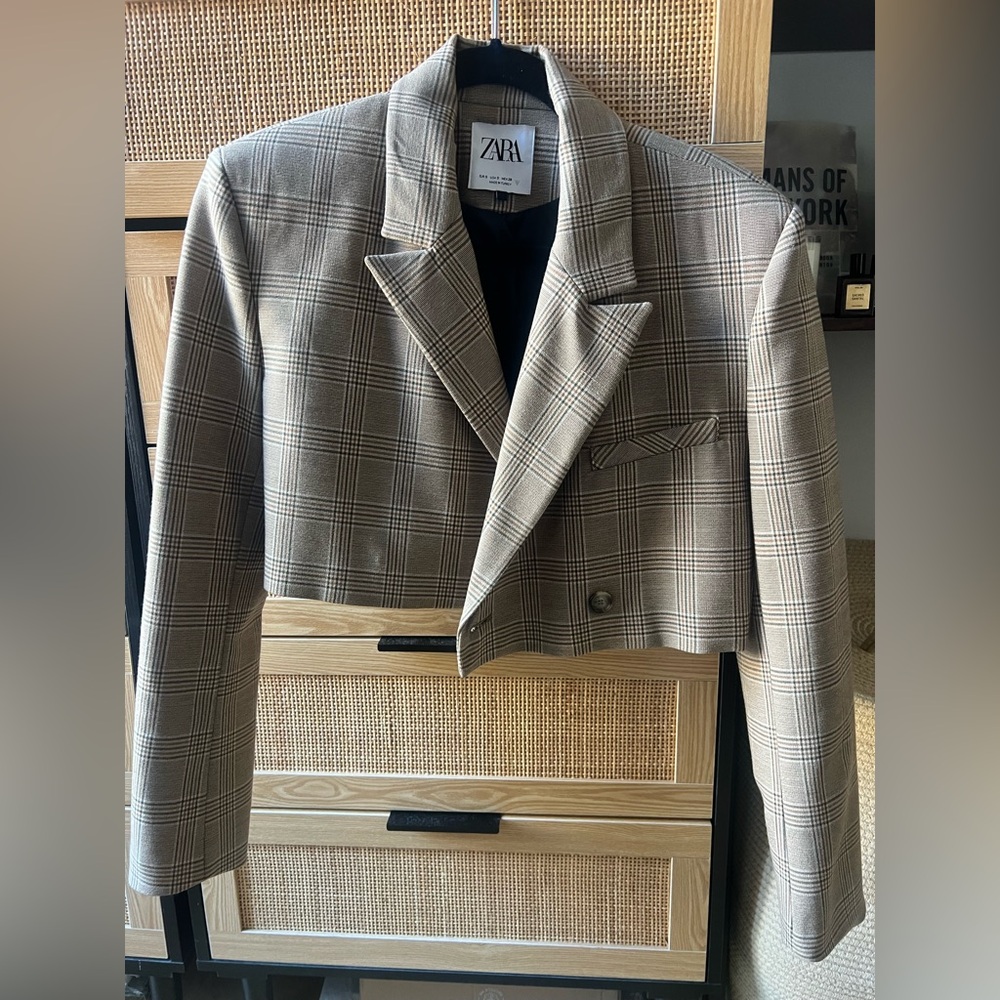 Zara women’s Tan Checkered Blazer, cropped